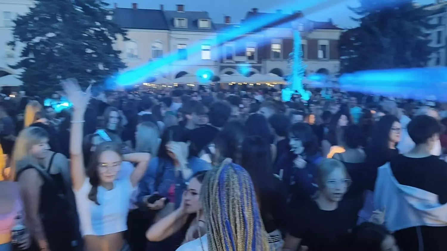 1000003921.mp4