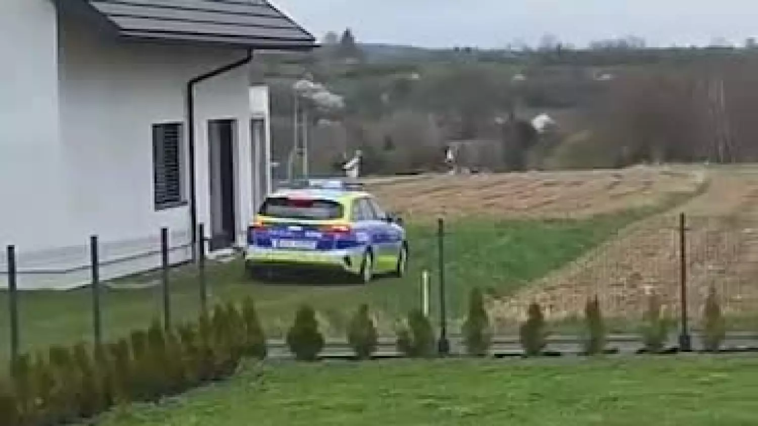 b44334a5-bb6e-4ec1-821e-13146748c6cb.mp4